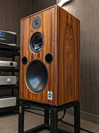 M40.5 XD2 Monitor Speakers
(EACH)